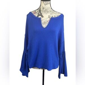 We The Free Boho Chic Blue Textured V-Neck Raw Edge Hem line Bell Sleeve Size S